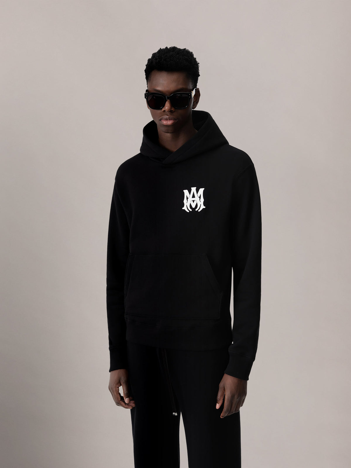 MA CORE LOGO HOODIE - Black view 3